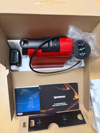 Cafetera Nespresso Essenza Mini Roja