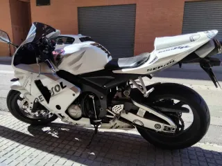 Honda CBR 600RR Blanca