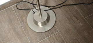 Lámpara de pie articulada metálica