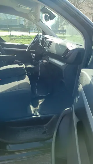 Peugeot Traveller 2020