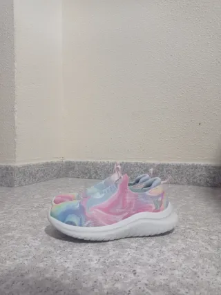 Zapatillas deportivas multicolor, talla 30.