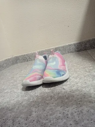 Zapatillas deportivas multicolor, talla 30.