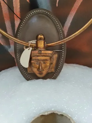 Applique faraone dorato