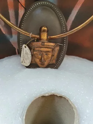 Applique faraone dorato