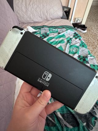 Nintendo Switch OLED + Mario Kart preinstallato