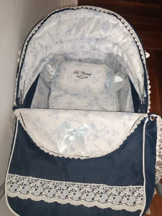 Carrito de bebé clásico azul, le falta una rueda