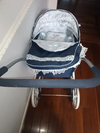 Carrito de bebé clásico azul, le falta una rueda