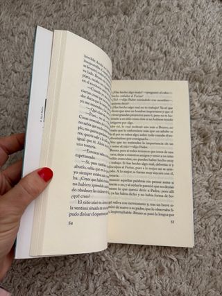 El niño con el pijama a rayas