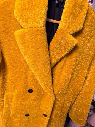 Abrigo Zara pelo amarillo Talla XS
