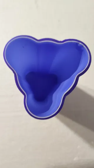 Jarrón azul de cristal decorativo