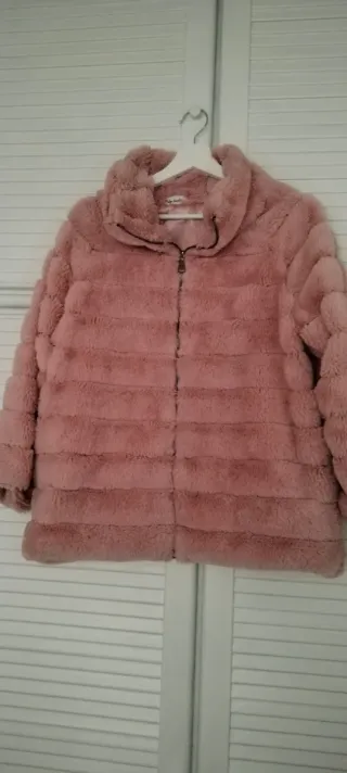 Chaquetón rosa de pelo sintético