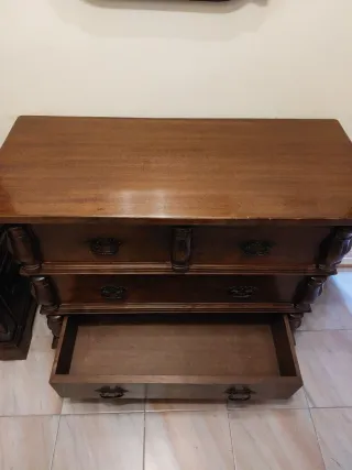 Cómoda de madera maciza