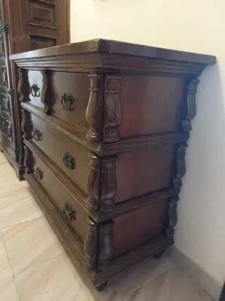 Cómoda de madera maciza