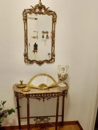 Entradita Vintage con Espejo Abanico y Jarrón