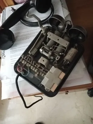 Teléfono antiguo Siemens de chapa