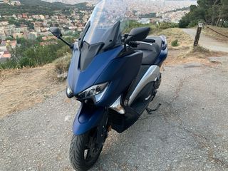 Yamaha TMAX 530 DX Maxi Scooter