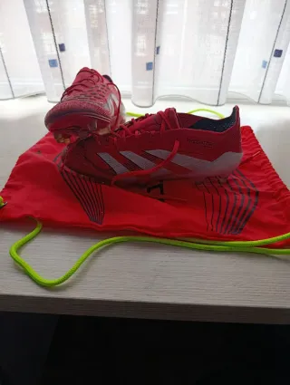 Adidas Predator gama alta T40 + bolsa Suela Ag