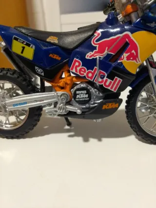 Moto KTM Red Bull escala 1:18