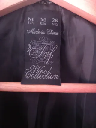 Abrigo estampado gris y negro