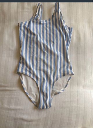 4 bañadores niña 7-9 años por 10€ los 4