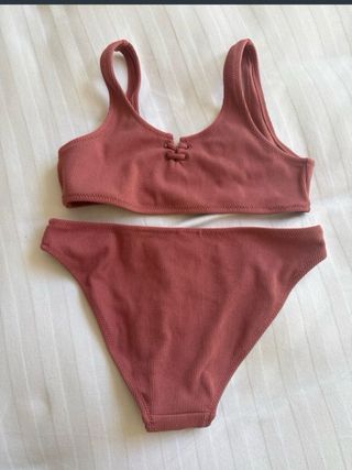 4 bañadores niña 7-9 años por 10€ los 4