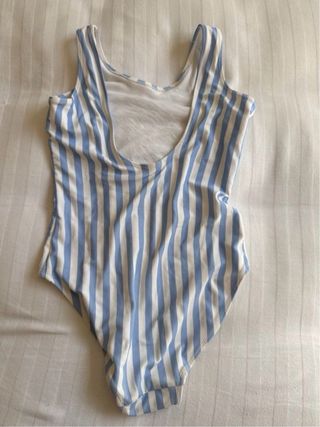 4 bañadores niña 7-9 años por 10€ los 4