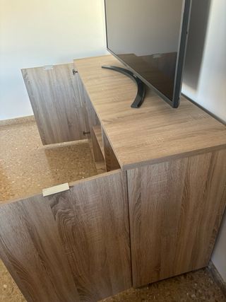 Aparador de madera color beige y marrón