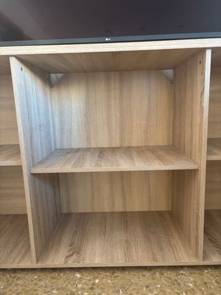 Aparador de madera color beige y marrón