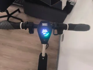 Patín eléctrico blanco