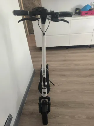 Patín eléctrico blanco