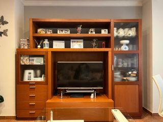 Mueble de madera de cerezo para el salón. Perfecto