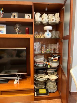 Mueble de madera de cerezo para el salón. Perfecto