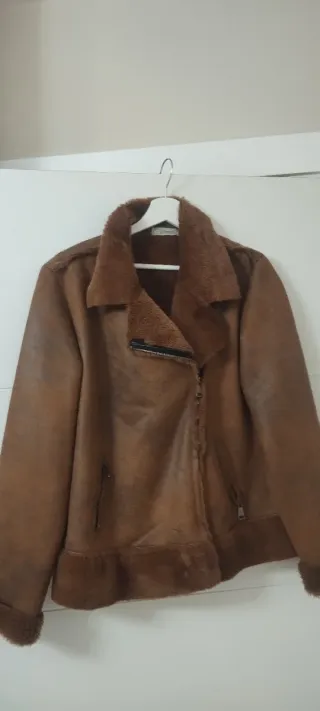 Chaqueta marrón con borreguito