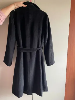 Cappotto donna nero con cintura.  Veste piccolo