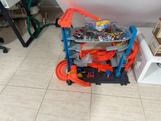 Juego de pistas y coches