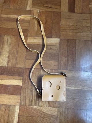 Bolso divertido con forma de queso.