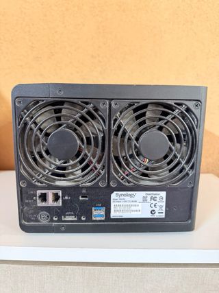 NAS Synology DS415+ de 4 bahías.