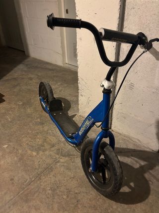 Patinete azul para niños
