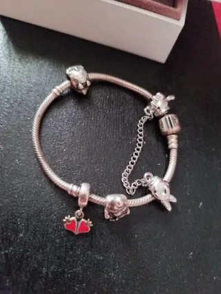 Pulsera Pandora Plata con Charms Corazones y Buda