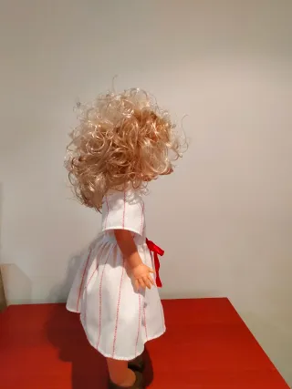 Nancy años 90 Muñeca Rubia, pelo rizado.