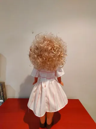 Nancy años 90 Muñeca Rubia, pelo rizado.