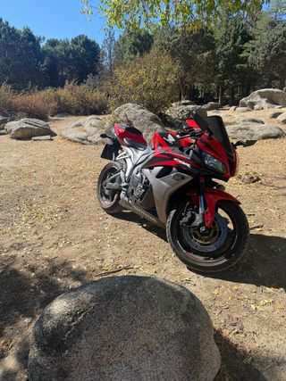 Honda CBR600RR 2008 Roja y Negra.