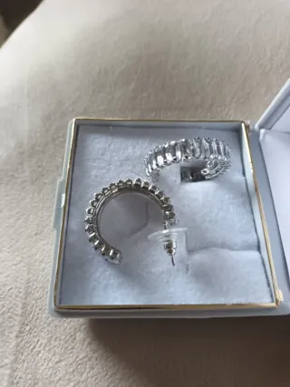 Pendientes de acero con circonitas