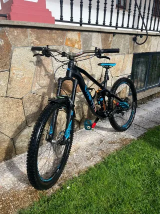 Bicicleta Enduro Canyon Strive al 6.0 2017