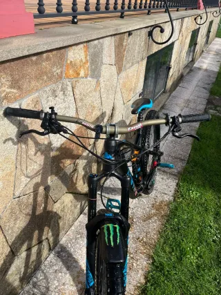 Bicicleta Enduro Canyon Strive al 6.0 2017