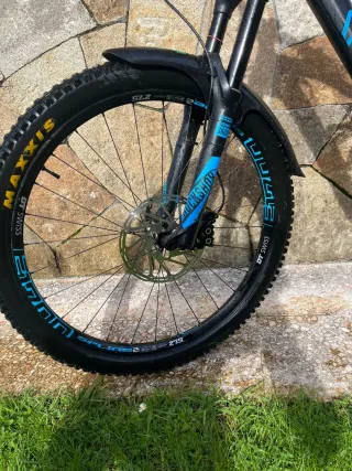 Bicicleta Enduro Canyon Strive al 6.0 2017