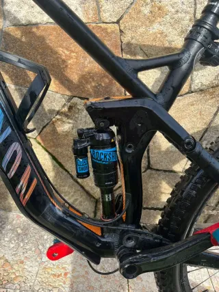 Bicicleta Enduro Canyon Strive al 6.0 2017