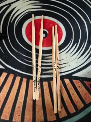 Batería Electrónica Alesis DM6 + Baquetas