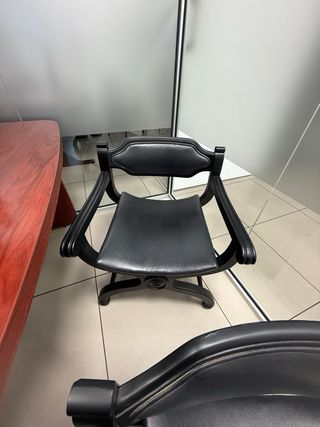 Sillas de madera estilo colonial reformada