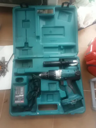 Taladro Makita 8444 -18V